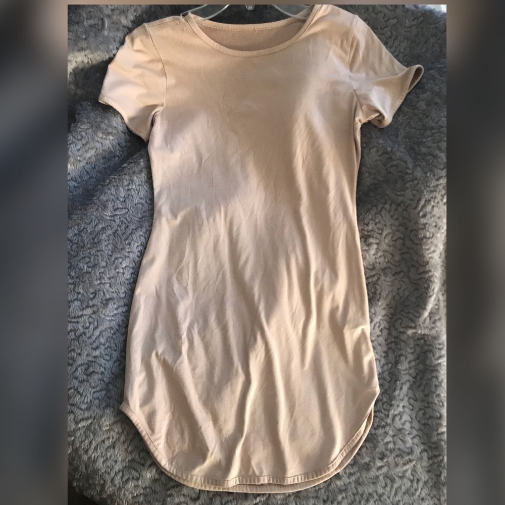 Beige body fitted dress 🌻.